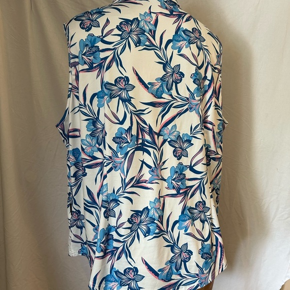 Soneven brand Blue and Pink Sleeveless Blouse‎ with Collar & 1/4 Zippered front - Picture 4 of 13